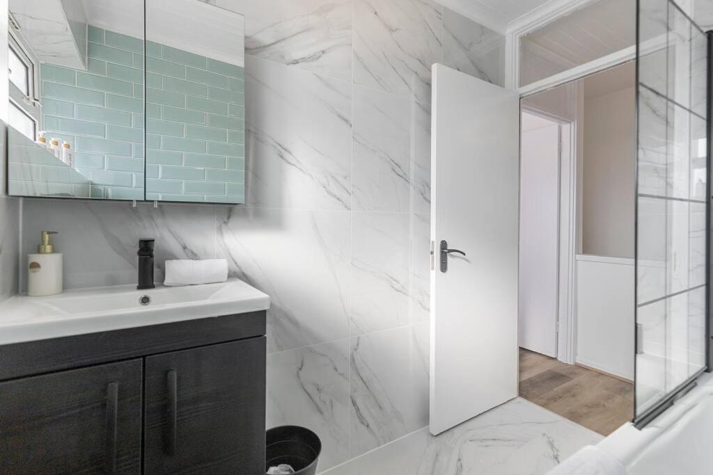 شقة Shard View 2Br Next Tower Bridge لندن المظهر الخارجي الصورة